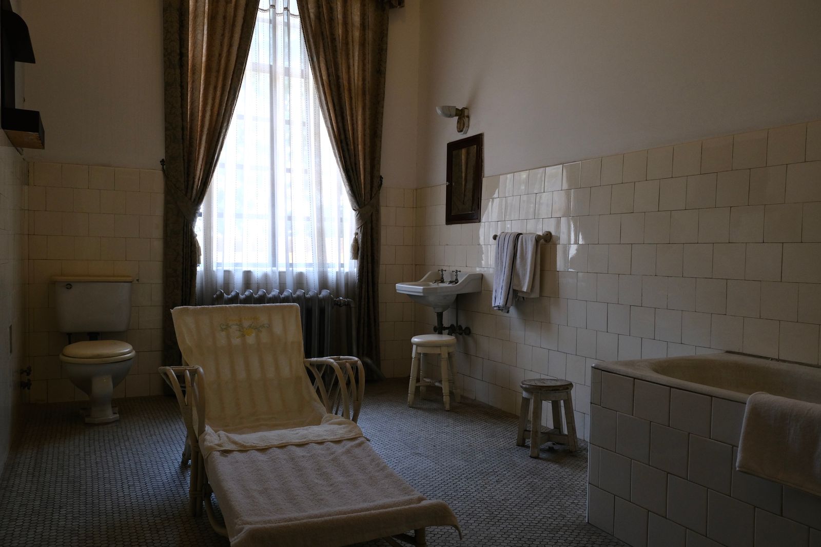 Bathroom before renovation